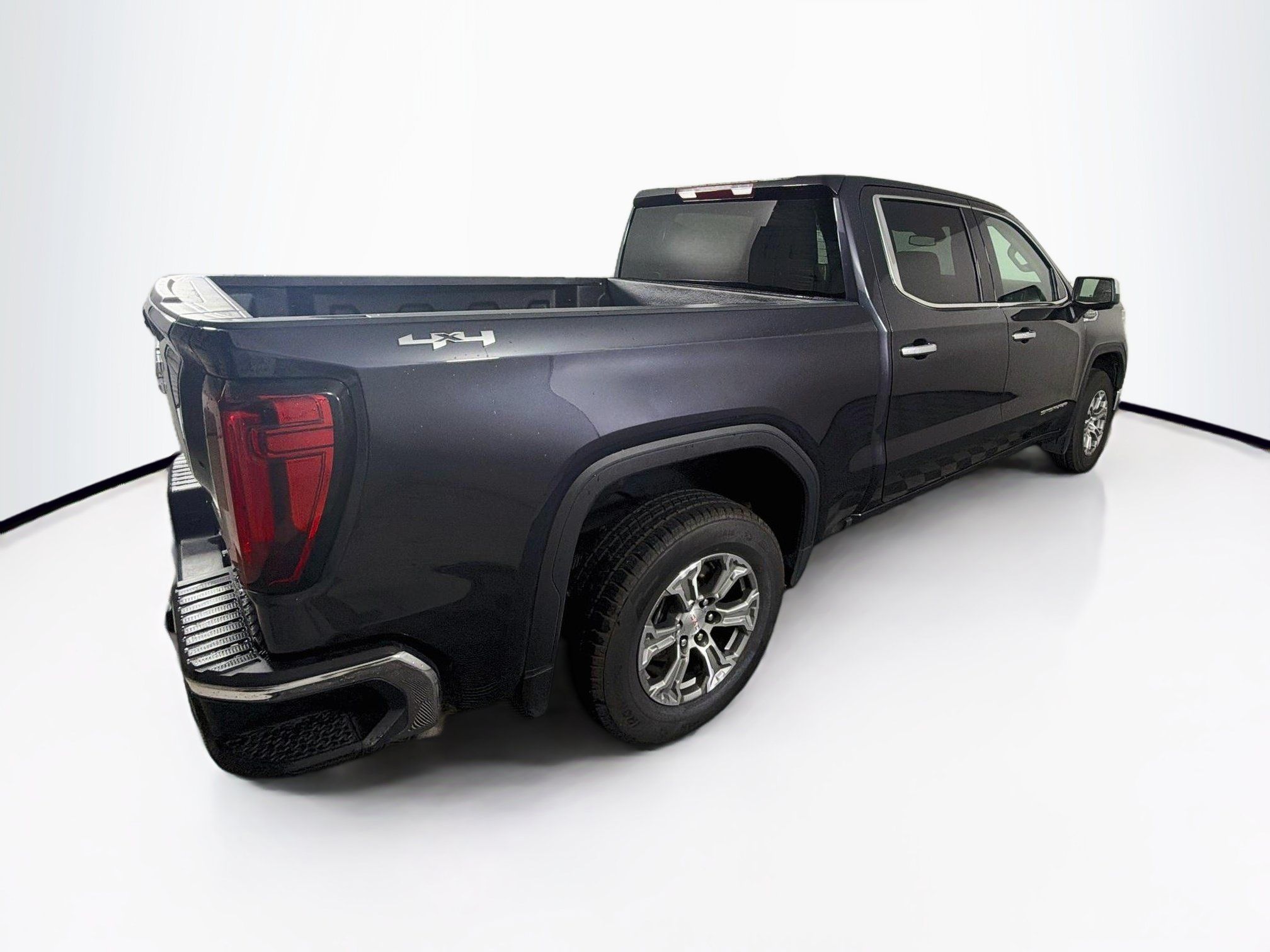 Used 2025 GMC Sierra 1500 SLT AWD/4WD image 9