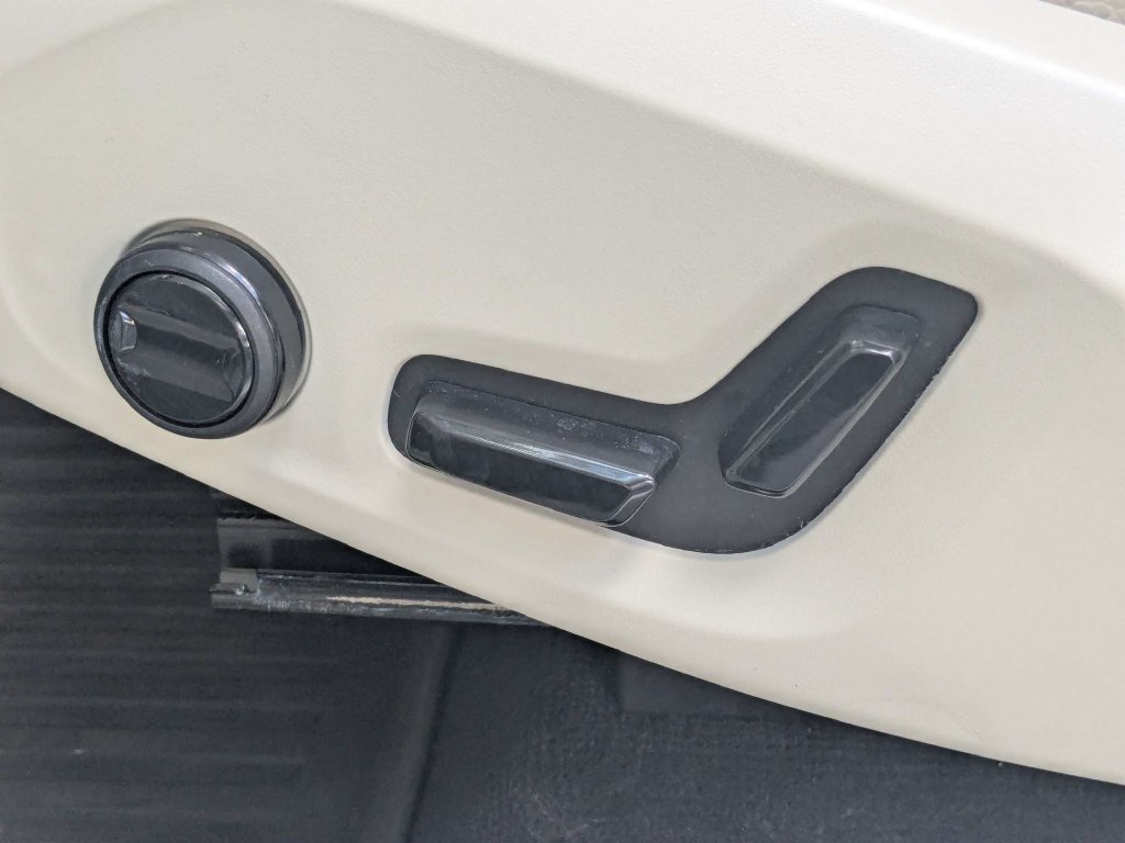 Certified 2024 Volvo XC60 B5 Plus w/ Protection Package Premier AWD/4WD image 26