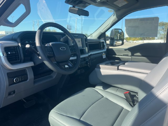 New 2026 Ford F550 4x4 Regular Cab Super Duty image 14