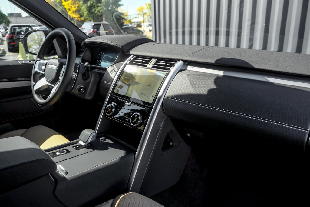 New 2026 Land Rover Discovery Limited Edition AWD/4WD image 22