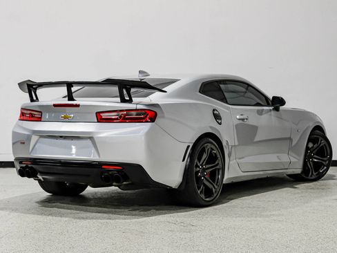 Used 2018 Chevrolet Camaro SS RWD image 6