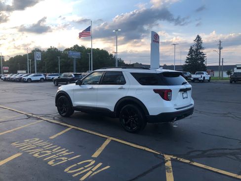 Used 2024 Ford Explorer ST-Line w/ Class IV Trailer Tow Package AWD/4WD image 3