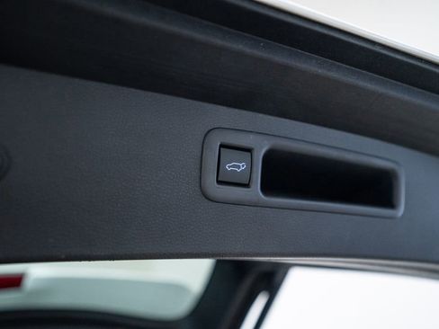 Used 2023 Toyota Highlander XLE AWD/4WD image 43