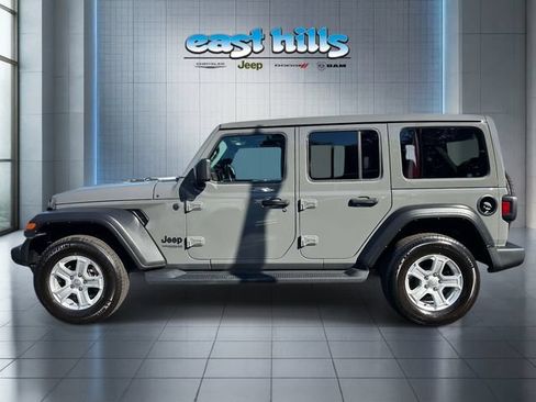 Used 2022 Jeep Wrangler Unlimited Sport w/ Sun And Sound Package AWD/4WD image 6