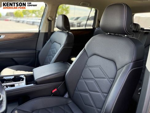 Used 2025 Volkswagen Atlas SE AWD/4WD image 32
