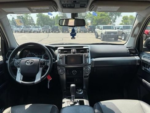 Used 2018 Toyota 4Runner SR5 Premium AWD/4WD image 2