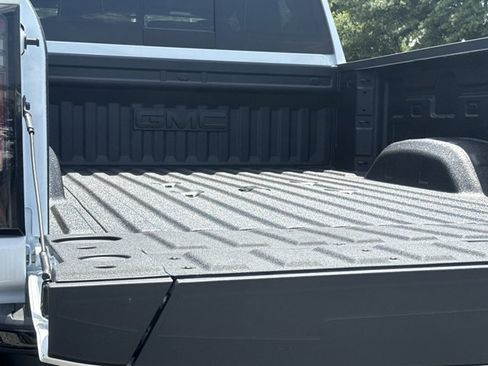New 2026 GMC Sierra 2500 AT4X w/ LPO, Black Badging Package AWD/4WD image 9