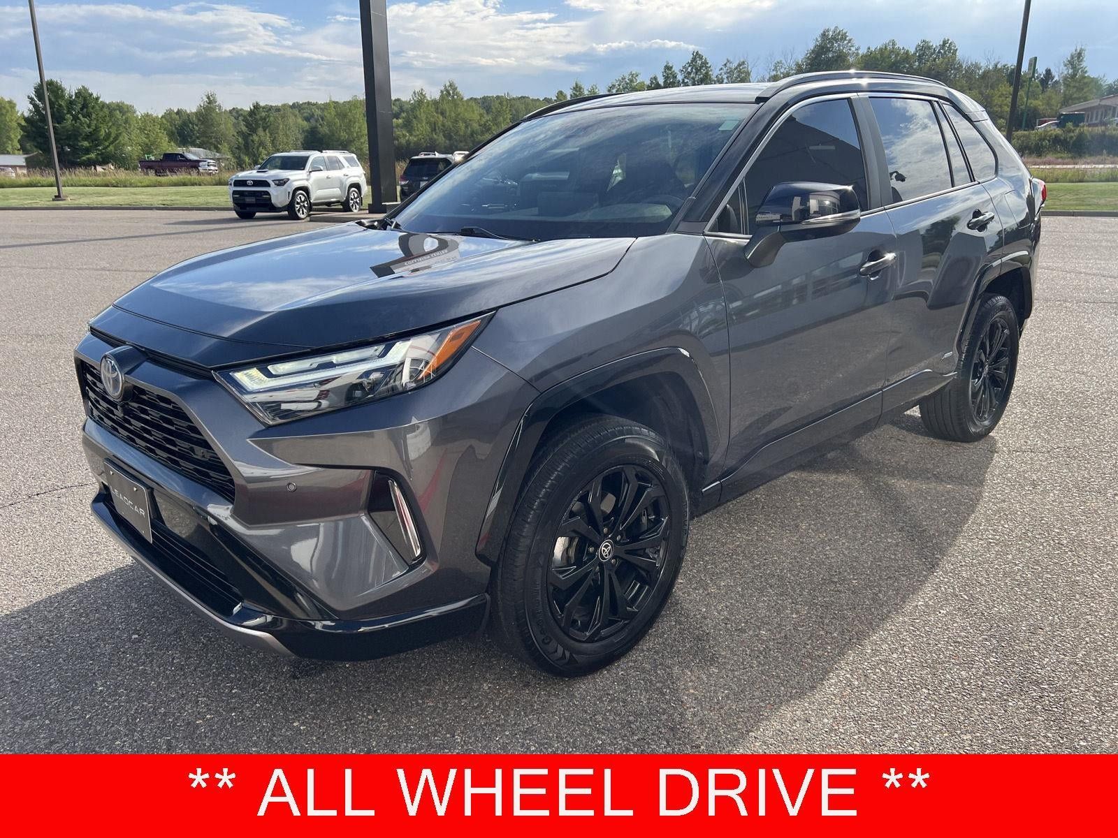 Used 2023 Toyota RAV4 XSE AWD/4WD image 3