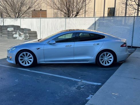 Used 2018 Tesla Model S 75D image 4