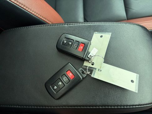 Used 2013 Toyota RAV4 Limited image 38