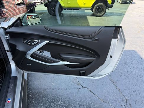 Used 2017 Chevrolet Camaro SS RWD image 26