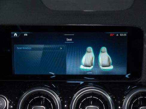 Certified 2025 Mercedes-Benz GLA 250 4MATIC image 15