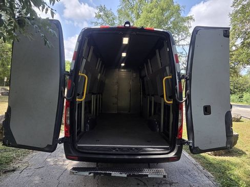 Used 2019 Mercedes-Benz Sprinter 170 image 19