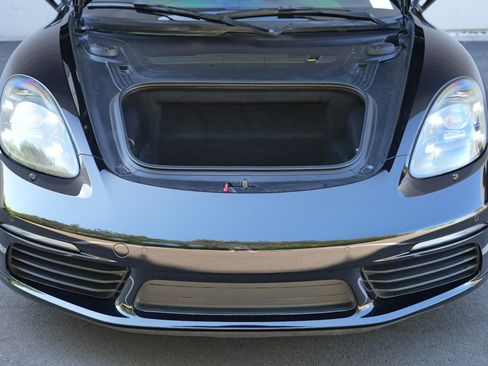Used 2018 Porsche 718 Cayman RWD image 8