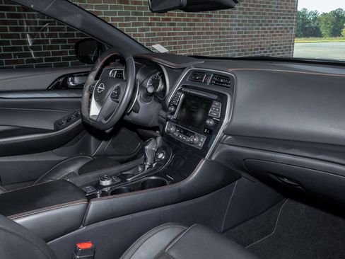 Used 2023 Nissan Maxima SR w/ Sport Mat Group image 25