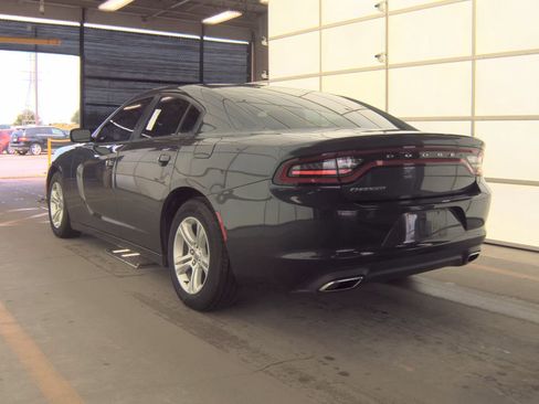 Used 2016 Dodge Charger SE RWD image 6