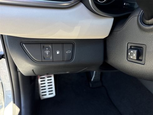 Used 2023 Genesis G70 2.0T w/ Sport Prestige Package image 17