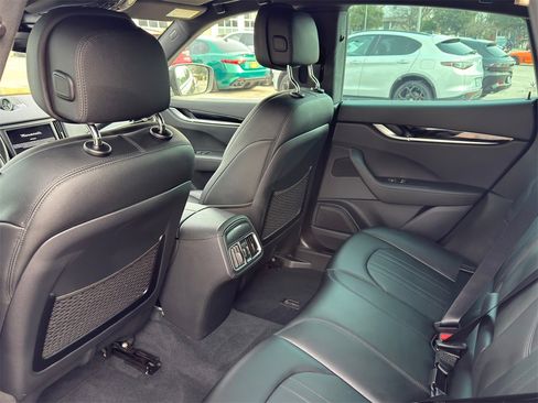 Certified 2023 Maserati Levante GT image 27
