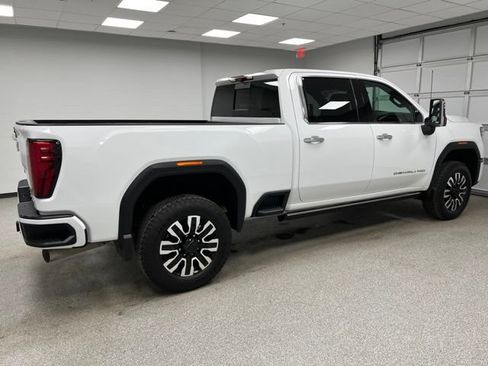 Used 2025 GMC Sierra 2500 Denali Ultimate AWD/4WD image 9