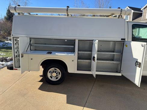 Used 2011 Chevrolet Express 3500 image 20