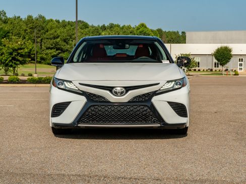 Used 2019 Toyota Camry XSE FWD image 2