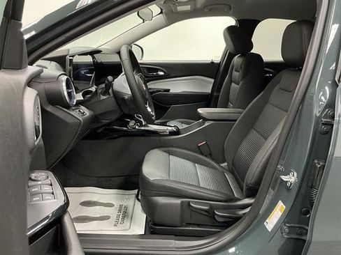 New 2026 Chevrolet Trax LT w/ LT Convenience Package FWD image 8