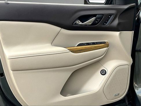 Used 2017 GMC Acadia Denali w/ Technology Package image 22