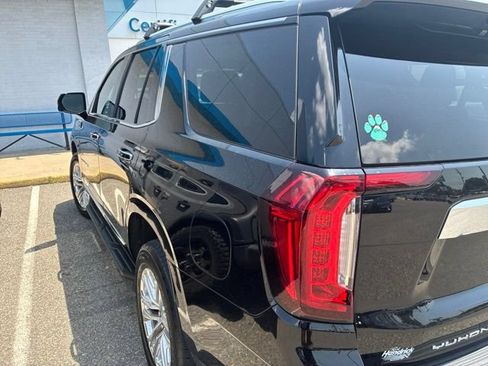 Used 2021 GMC Yukon SLT w/ SLT Premium Package AWD/4WD image 3