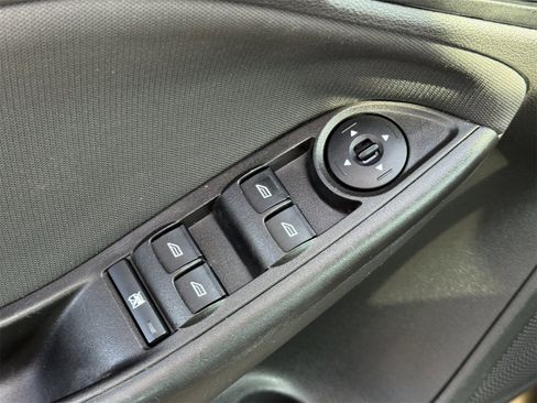 Used 2018 Ford Focus SE image 14