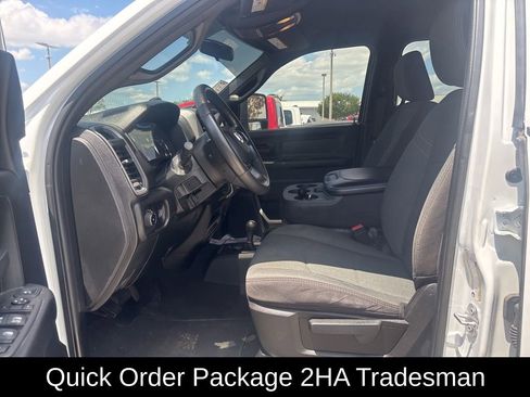 Used 2024 RAM 3500 Tradesman w/ Chrome Appearance Group AWD/4WD image 3