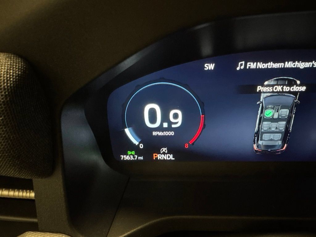 Used 2025 Ford Explorer Active AWD/4WD image 4