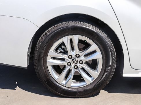 Used 2022 Toyota Sienna XLE w/ XLE Plus Package image 9