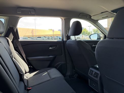 Used 2025 Nissan Rogue SV image 33