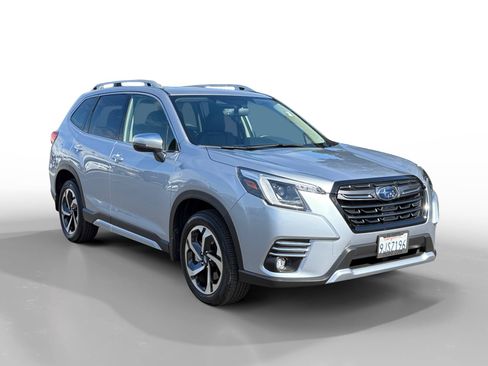 Used 2023 Subaru Forester Touring AWD/4WD image 7