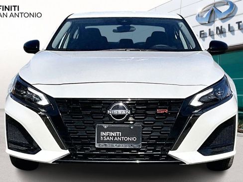 Used 2025 Nissan Altima 2.5 SR AWD/4WD image 4