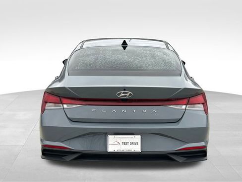 Used 2023 Hyundai Elantra SEL w/ Convenience Package image 4