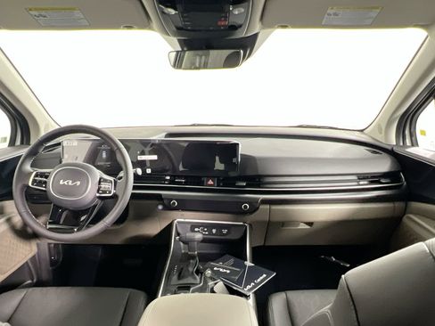New 2026 Kia Carnival FWD image 32