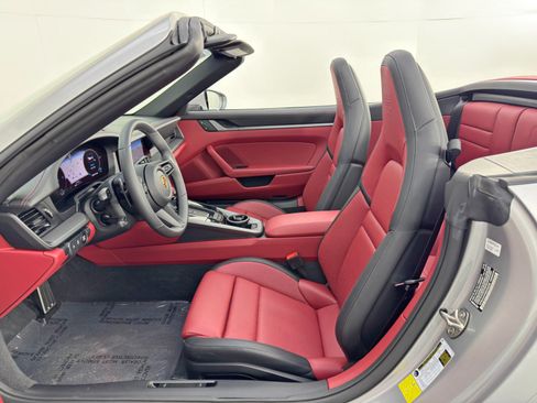 Used 2025 Porsche 911 Carrera RWD image 15