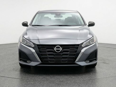 Used 2025 Nissan Altima 2.5 SV image 2