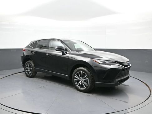 Used 2024 Toyota Venza LE AWD/4WD image 4