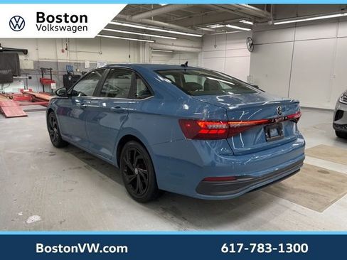 Used 2025 Volkswagen Jetta SE w/ Black Wheel Package image 2