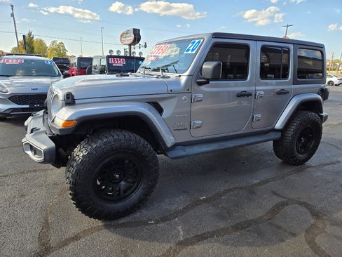 Used 2020 Jeep Wrangler Unlimited Sahara image 2