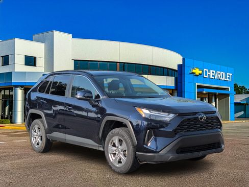 Used 2024 Toyota RAV4 XLE AWD/4WD image 9