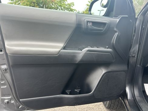 Used 2021 Toyota Tacoma SR AWD/4WD image 8