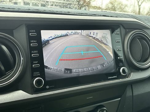 Used 2020 Toyota Tacoma TRD Off-Road w/ Technology Package image 16