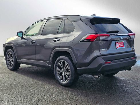Used 2023 Toyota RAV4 XLE Premium image 6