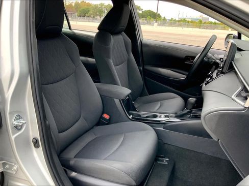 Used 2022 Toyota Corolla LE FWD image 9