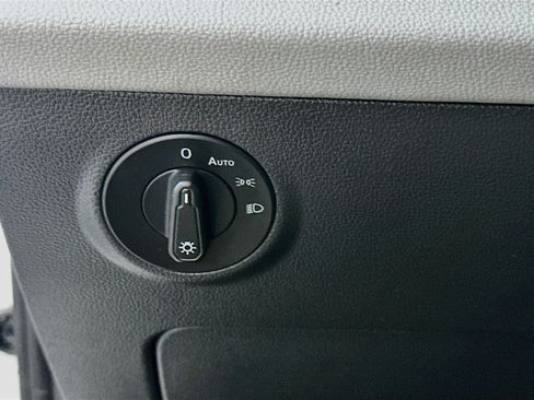 Used 2023 Volkswagen Taos SE w/ Panoramic Sunroof Package FWD image 16