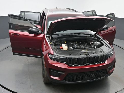 Used 2023 Jeep Grand Cherokee Altitude image 62