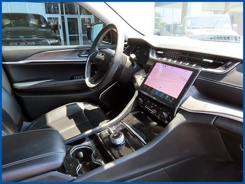 Used 2023 Jeep Grand Cherokee Limited w/ Luxury Tech Group II AWD/4WD image 8
